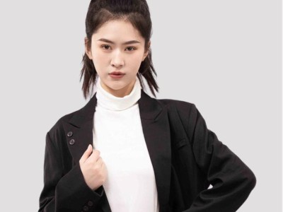 温碧霞代言IRENENA服装品牌轻薄修身打底衫白色长袖内衣图2